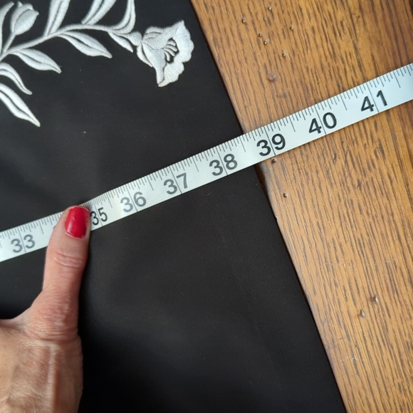 Elegant Black Floral Embroidered Dress - Picture 8 of 10